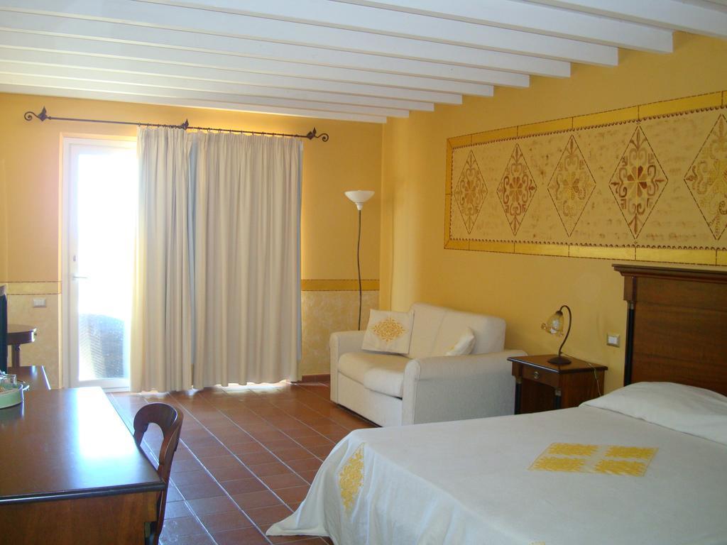 Country Resort Capo Nieddu Santa Caterina Di Pittinuri  Zimmer foto
